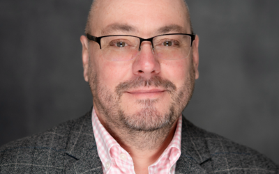 From Solopreneur to Team: The Courage to Grow a Team